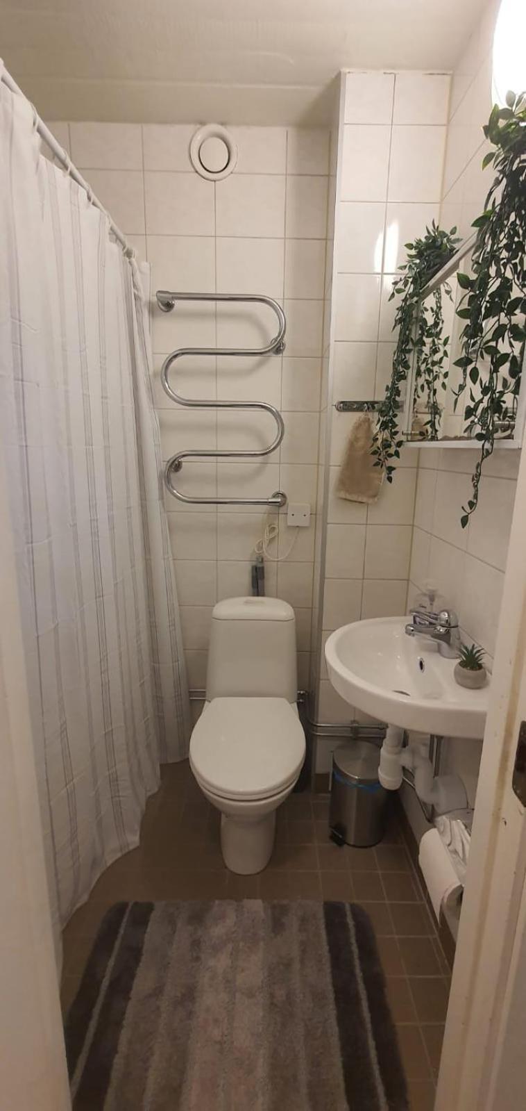 Beautiful Basement Apartment, Very Private And Close To The Metro Stokholm Dış mekan fotoğraf
