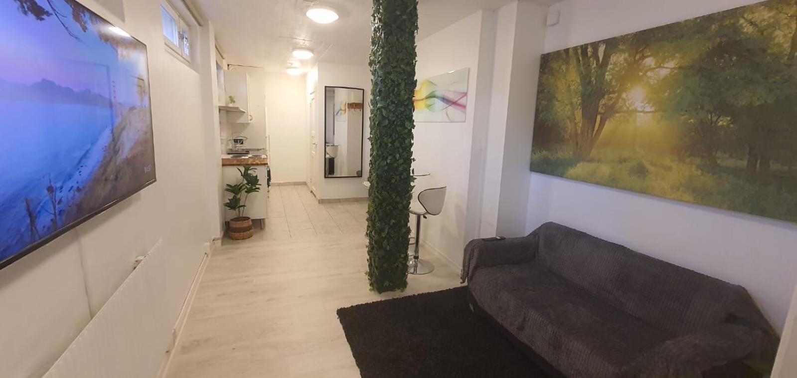 Beautiful Basement Apartment, Very Private And Close To The Metro Stokholm Dış mekan fotoğraf