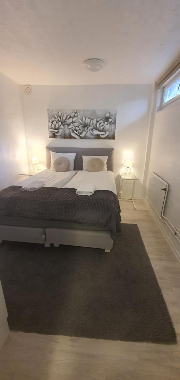 Beautiful Basement Apartment, Very Private And Close To The Metro Stokholm Dış mekan fotoğraf