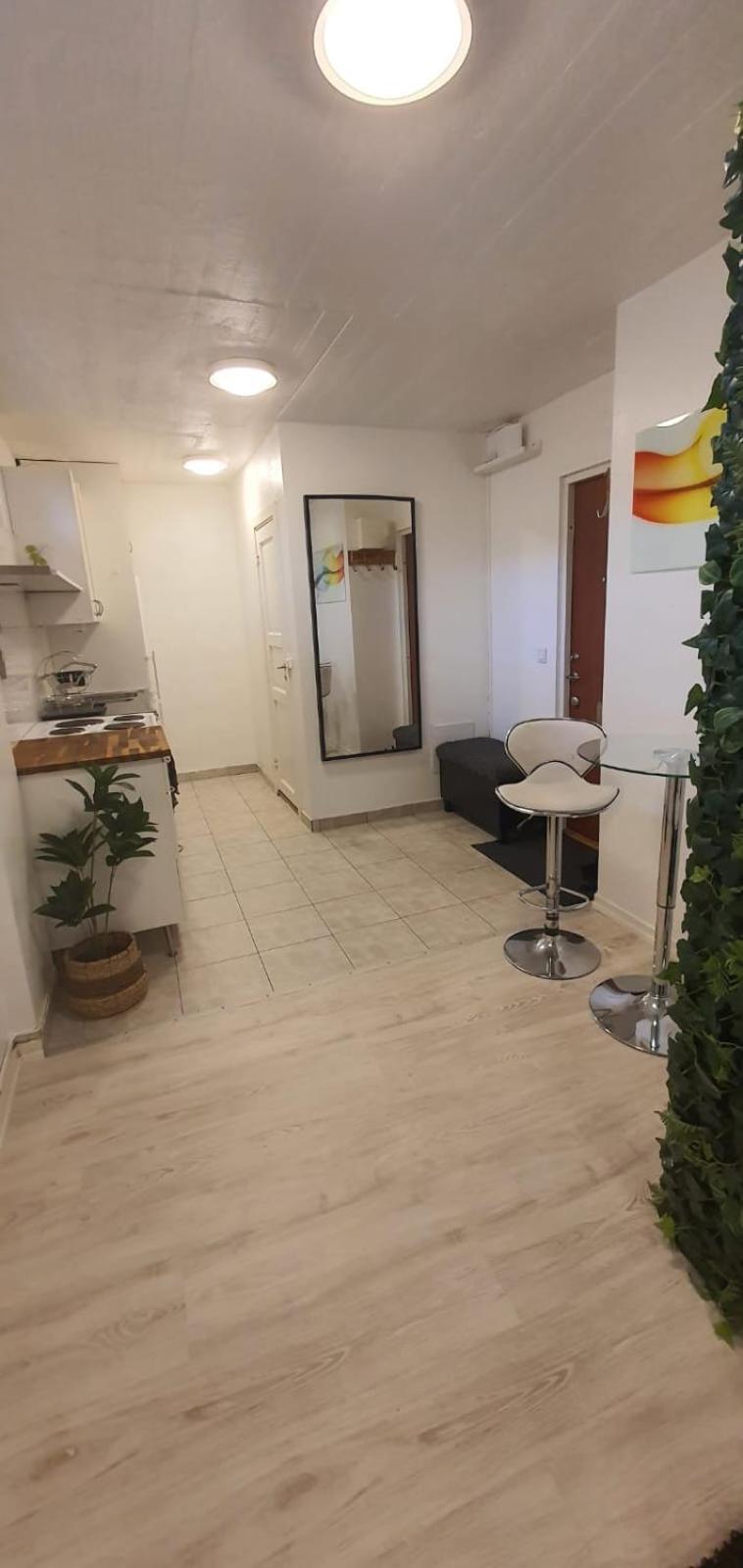Beautiful Basement Apartment, Very Private And Close To The Metro Stokholm Dış mekan fotoğraf