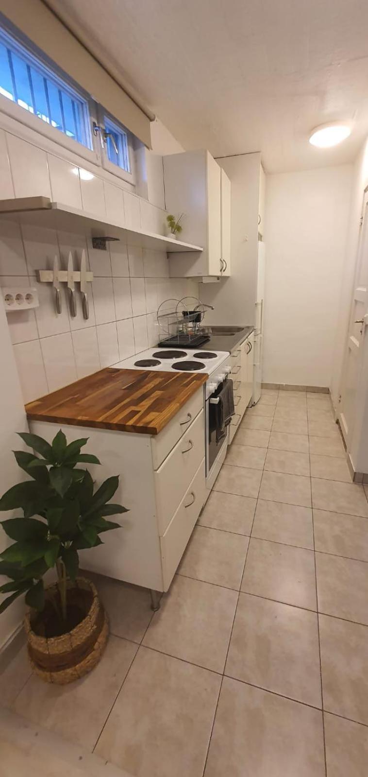 Beautiful Basement Apartment, Very Private And Close To The Metro Stokholm Dış mekan fotoğraf