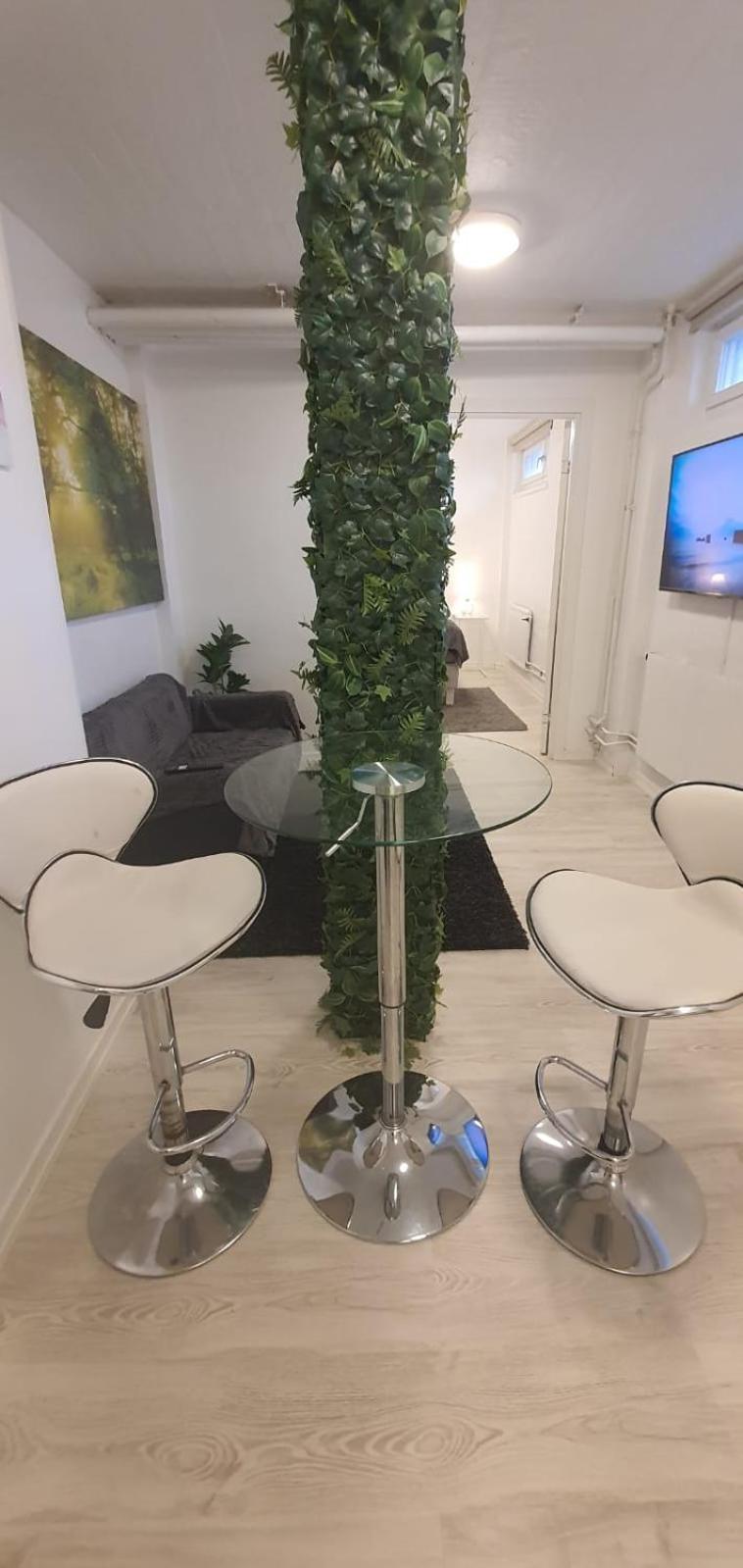 Beautiful Basement Apartment, Very Private And Close To The Metro Stokholm Dış mekan fotoğraf