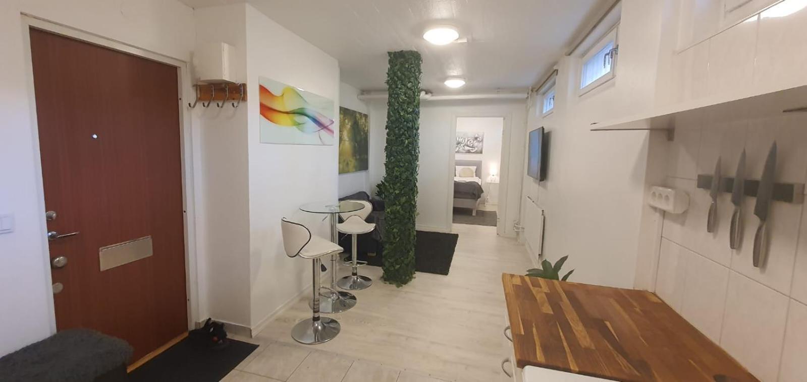 Beautiful Basement Apartment, Very Private And Close To The Metro Stokholm Dış mekan fotoğraf