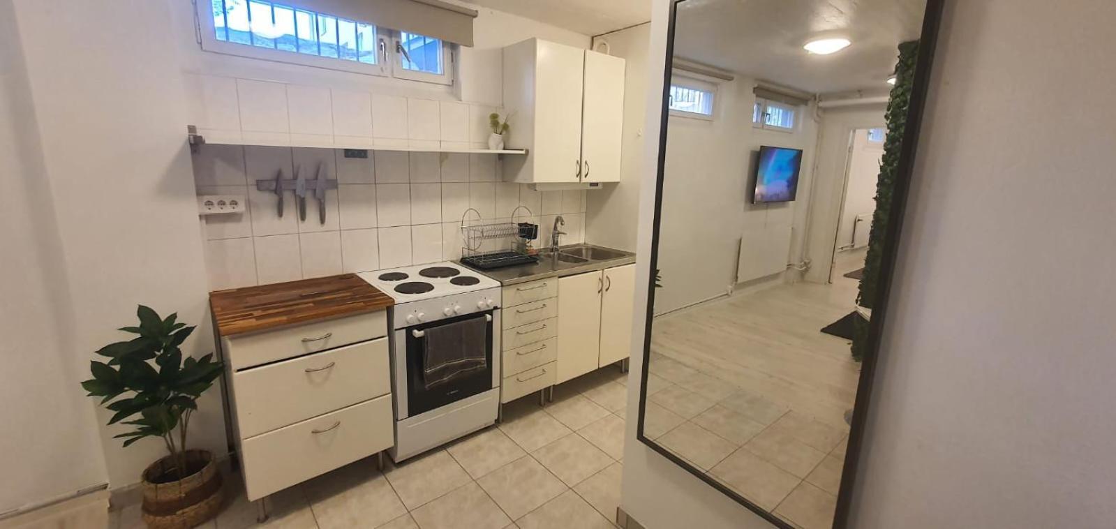 Beautiful Basement Apartment, Very Private And Close To The Metro Stokholm Dış mekan fotoğraf