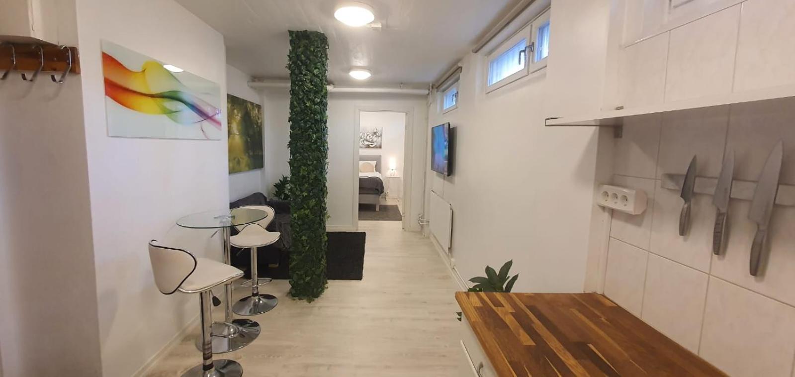 Beautiful Basement Apartment, Very Private And Close To The Metro Stokholm Dış mekan fotoğraf