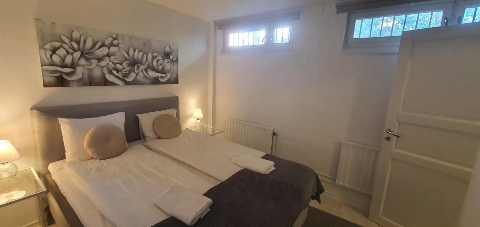 Beautiful Basement Apartment, Very Private And Close To The Metro Stokholm Dış mekan fotoğraf