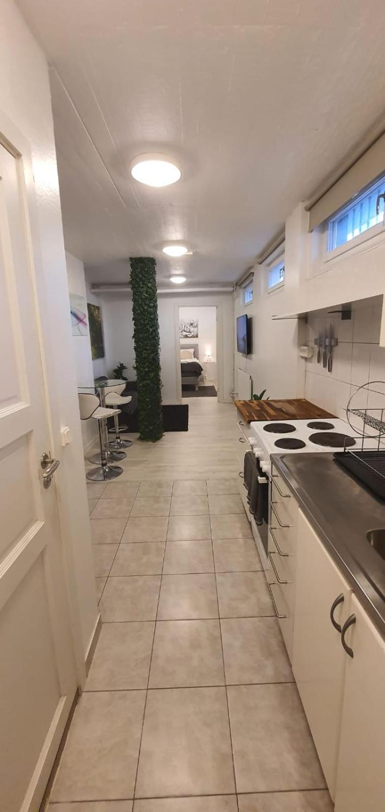 Beautiful Basement Apartment, Very Private And Close To The Metro Stokholm Dış mekan fotoğraf
